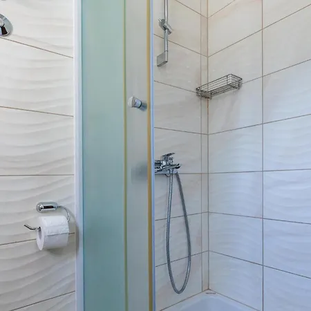 1 Bedroom Lovely In Appartement Komarna