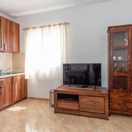 1 Bedroom Lovely In *