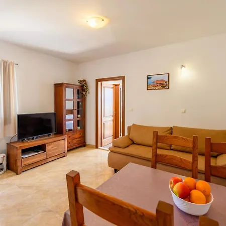 Apartment 1 Bedroom Lovely In Komarna