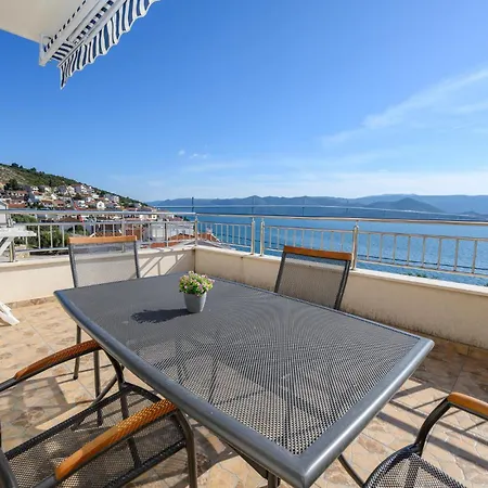 1 Bedroom Lovely In Apartment Komarna
