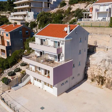 1 Bedroom Lovely In *